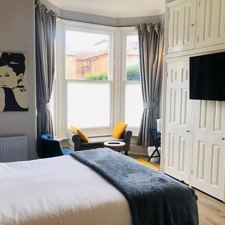 Canterbury Accommodations With Free Car Park Onsite And High Speed Wifi Buitenkant foto