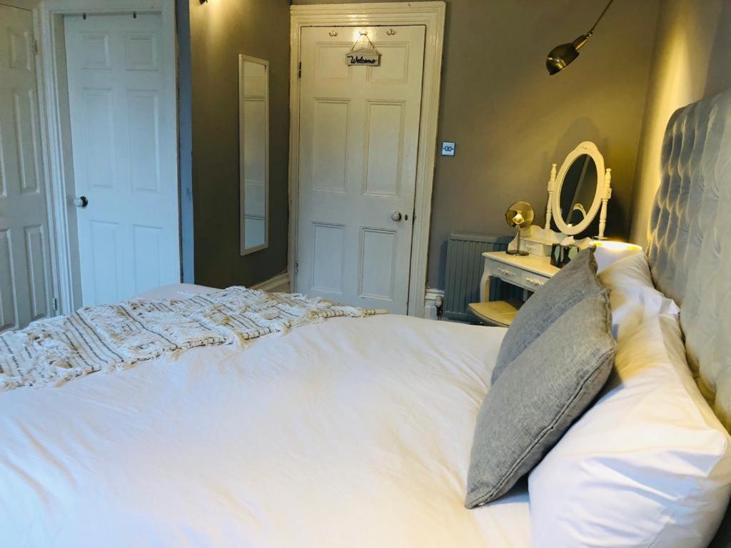 Canterbury Accommodations With Free Car Park Onsite And High Speed Wifi Buitenkant foto