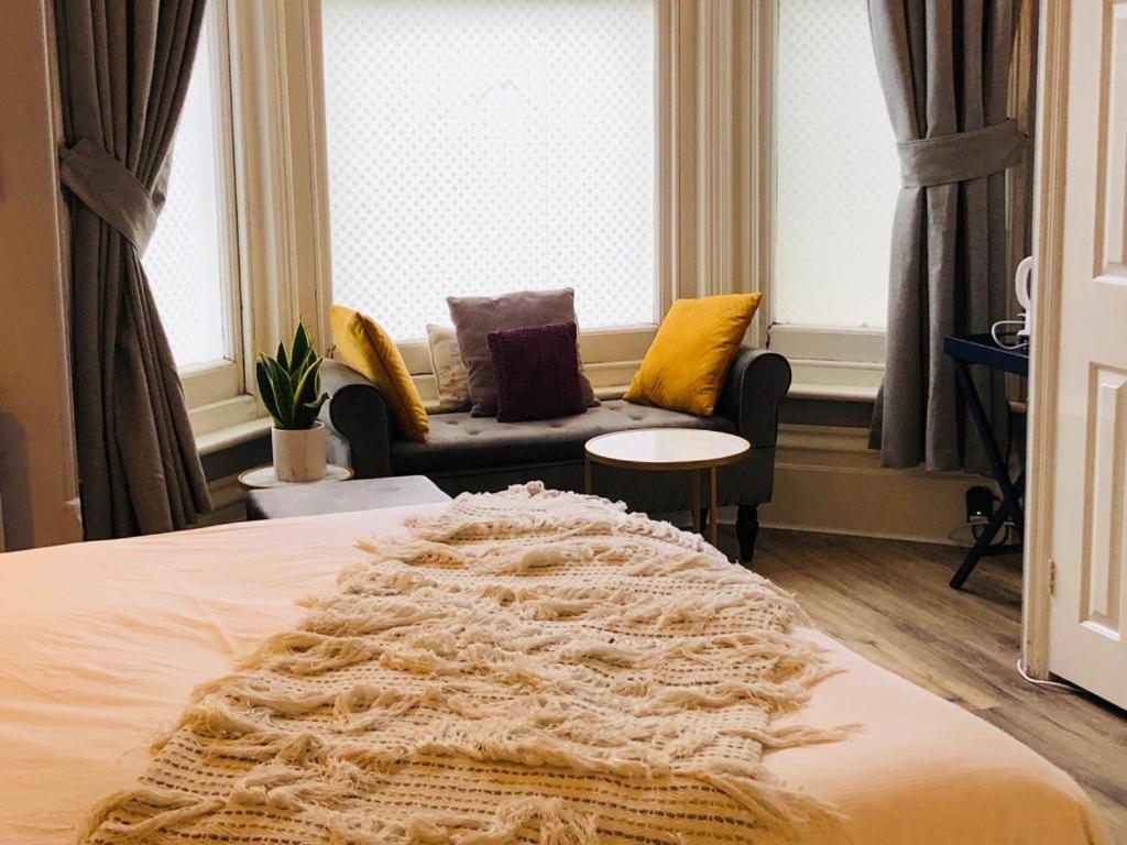 Canterbury Accommodations With Free Car Park Onsite And High Speed Wifi Buitenkant foto