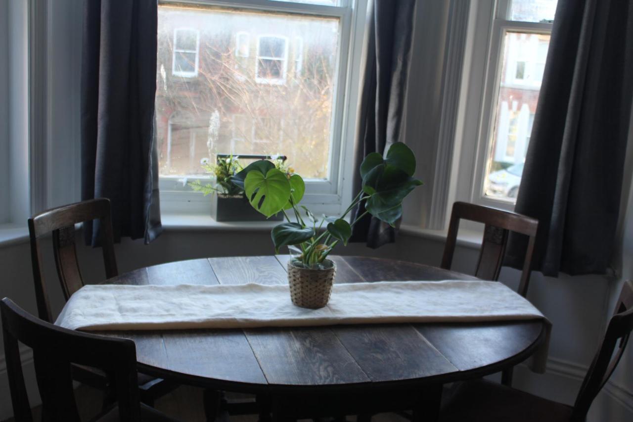 Canterbury Accommodations With Free Car Park Onsite And High Speed Wifi Buitenkant foto