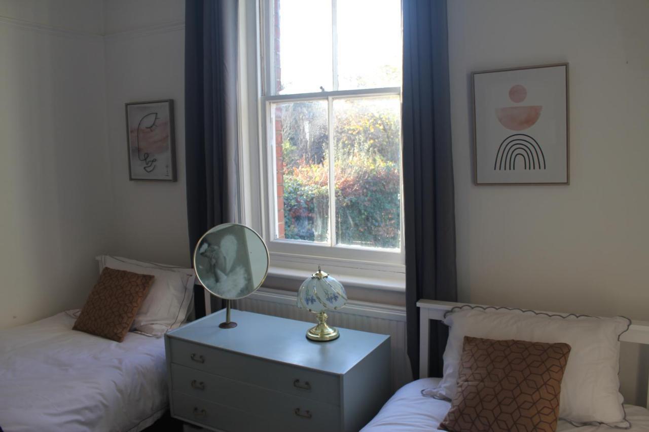 Canterbury Accommodations With Free Car Park Onsite And High Speed Wifi Buitenkant foto