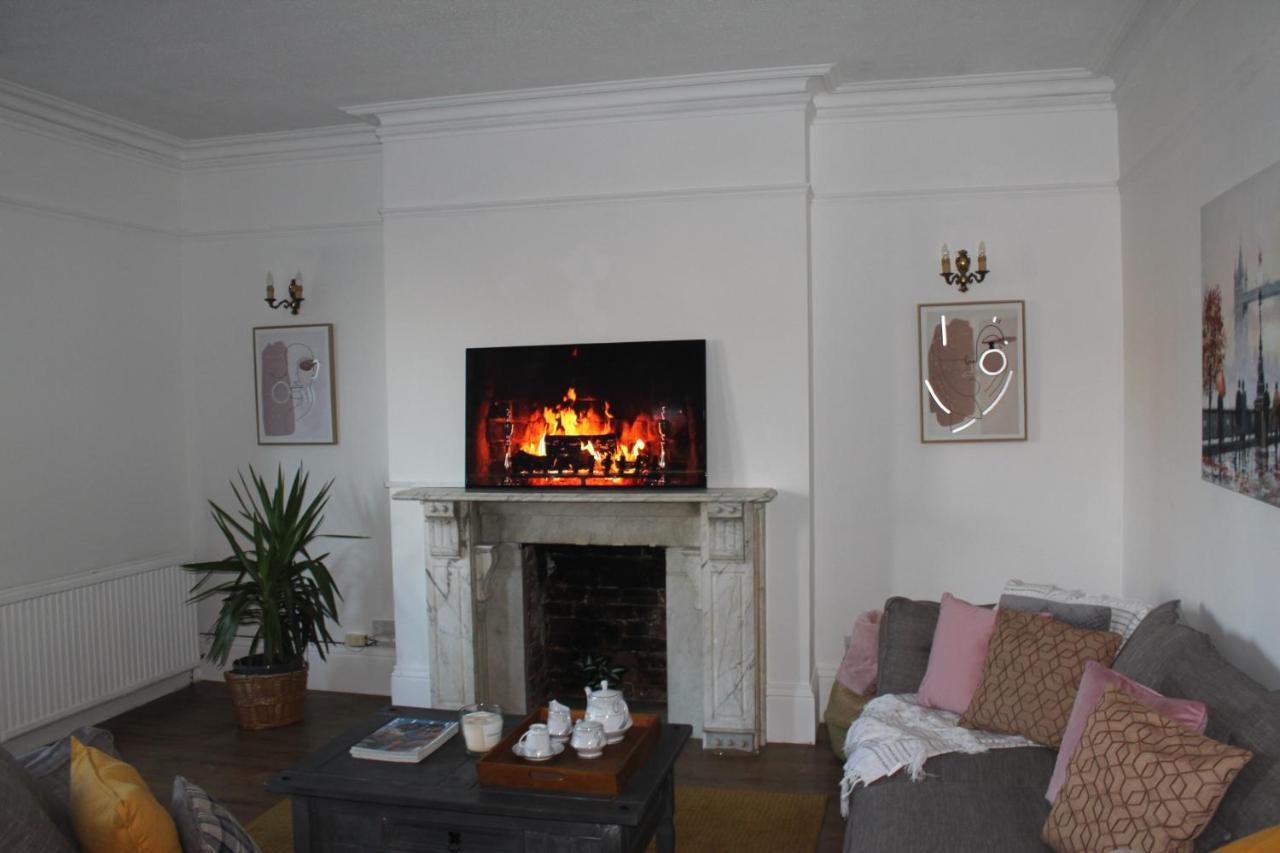 Canterbury Accommodations With Free Car Park Onsite And High Speed Wifi Buitenkant foto