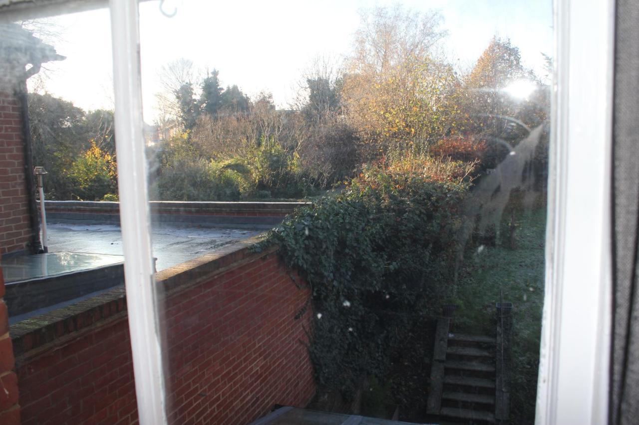 Canterbury Accommodations With Free Car Park Onsite And High Speed Wifi Buitenkant foto